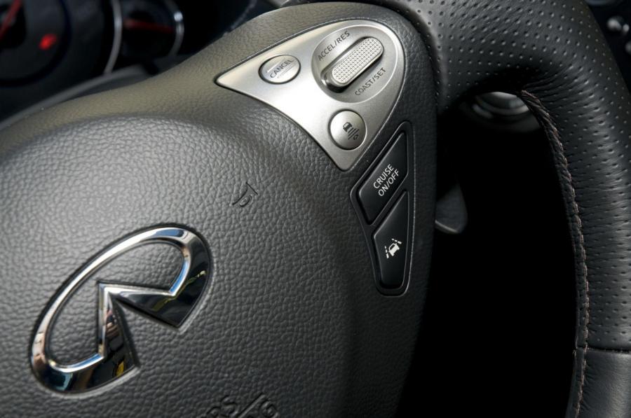  Infiniti FX50 2009 года  (фото 41 из 110)